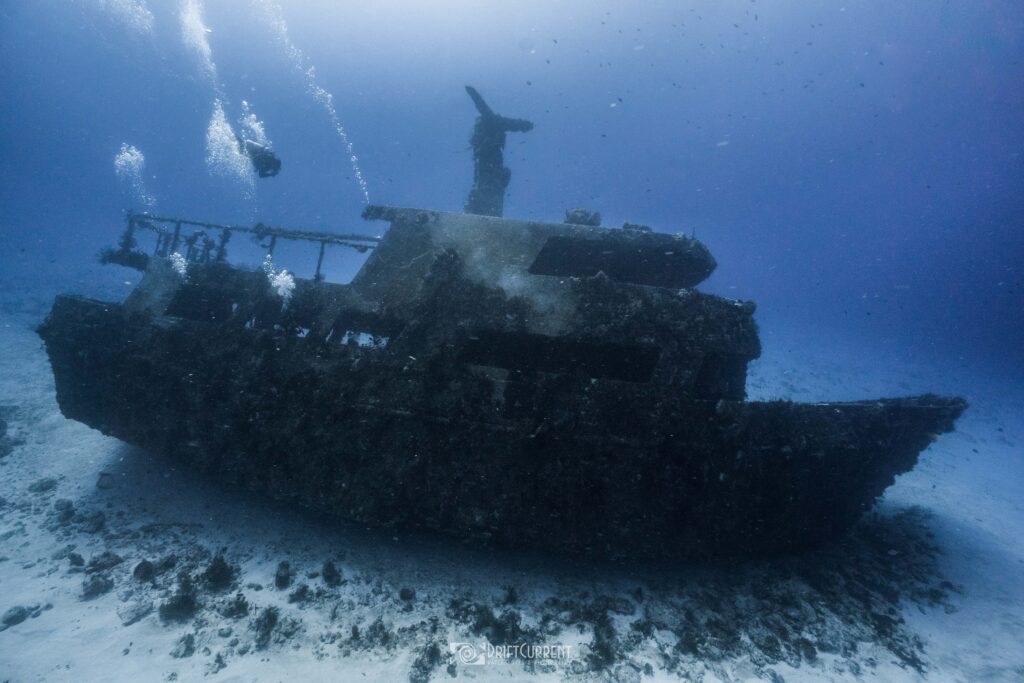 wreck dive mama vina