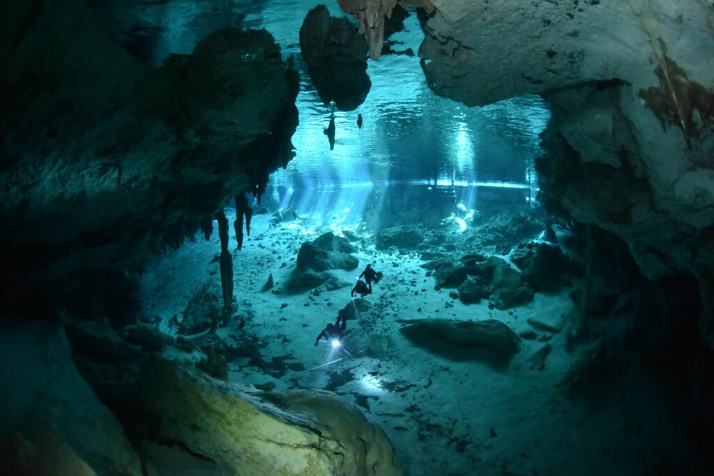 cenote dos ojos view