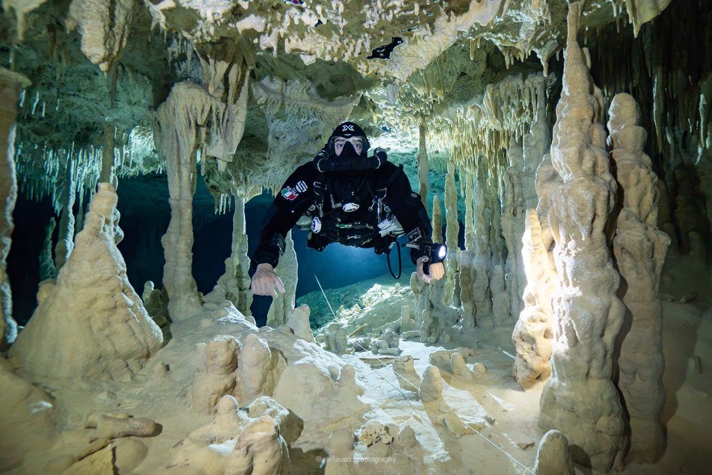 cave diver cueva mexico